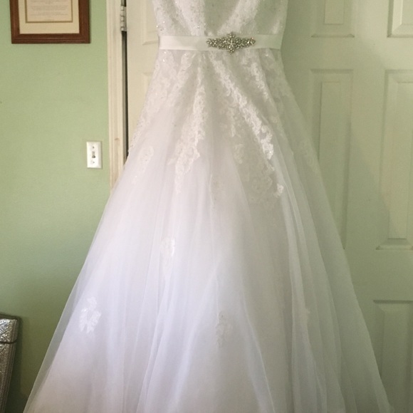 Selling my Camillelavie wedding dress! - Picture 3 of 5